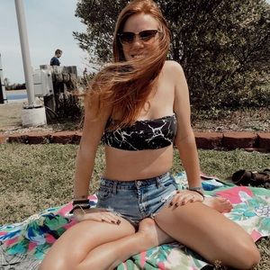 Meet your Posher, Claire